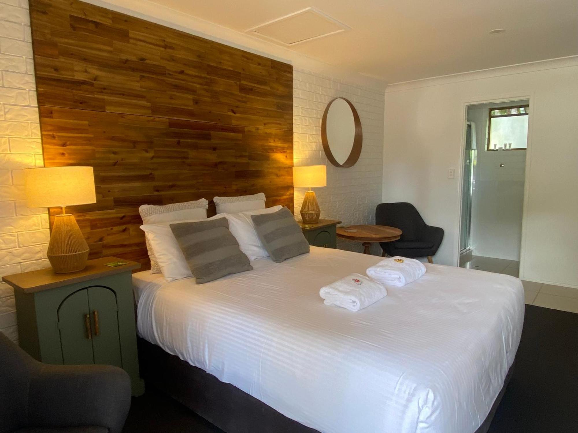 Beachmere Palms Motel Bagian luar foto